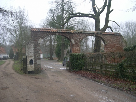 Pijlerkapel van de boerderij aan kasteel Notax, foto Gevaert Louis, 2006