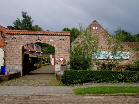 Ingang hoeve Schuurgoed met kapel, foto Vanderstraeten Frederik, 2021