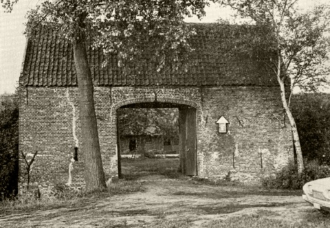 Poortgebouw Wispelaere Goed, foto 1970, Jaarboek 8 van de Heemkundige Kring De Oost-Oudburg