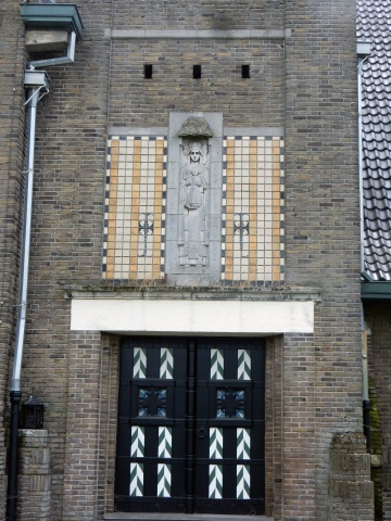Maria met Kind boven de secundaire deur, foto Gevaert Louis, 2021