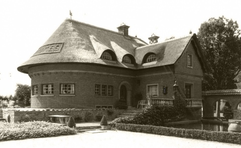 Kapelletje aan terras van het hoofdgebouw in het domein Les Chaumes, foto Onroerend Erfgoed Gent, 1988