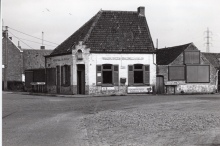 De herberg net voor de sloop rond 1968, foto verzameling Raman Gaston