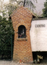 Mariakapel in de muur verwerkt, foto Arnold Ackerman