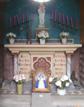 Grafkapel met erin Mariakapelletje, foto Gevaert Louis, 2021