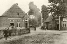 Herberg 't Oud kapelletje met het kapelletje boven de voordeur, archief Louis Gevaert