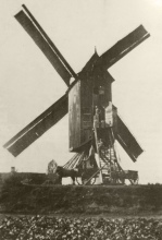 Molen aan de Oude Veldstraat, foto uit boekje...