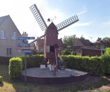 Die siermolen is te zien ten hoogte van de Lindestraat 1 Lochristi