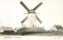 Molen Buyst met drie man op de molenberg